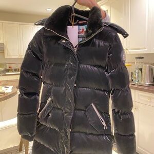 Stylish Black Puffer Jacket for Women
